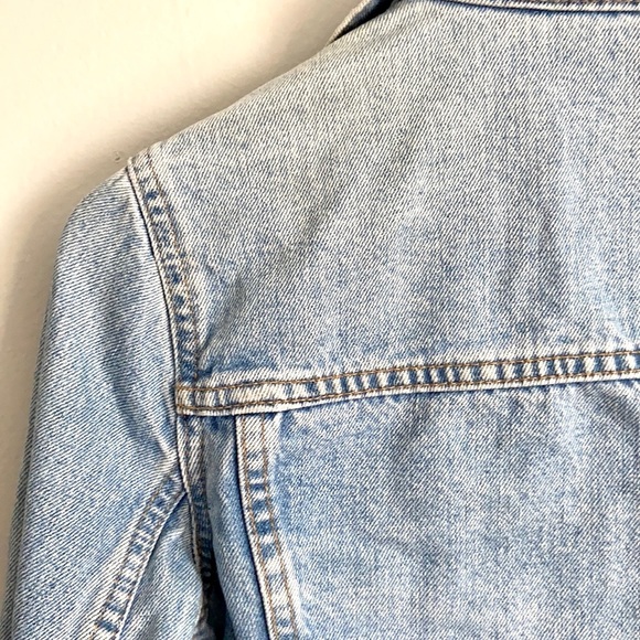 ✨ Sold on Vinted✨ Levi’s Classic Denim Trucker Jacket - Picture 5 of 9